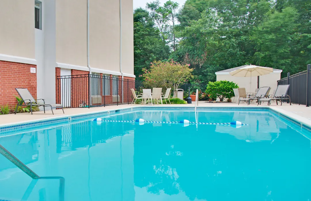 Holiday Inn Express Hotel & Suites Livingston-1