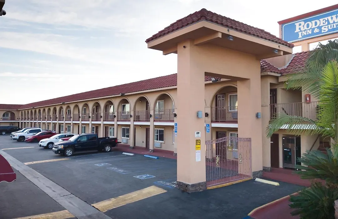 Rodeway Inn & Suites Bellflower-1