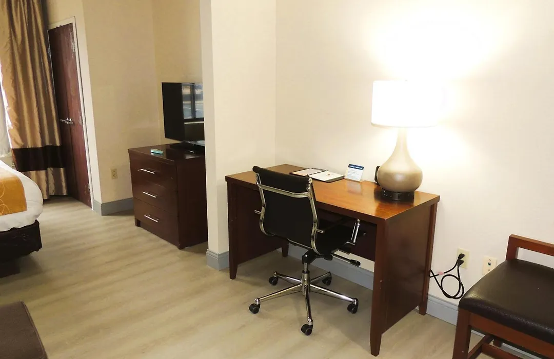 Comfort Suites Twinsburg-1
