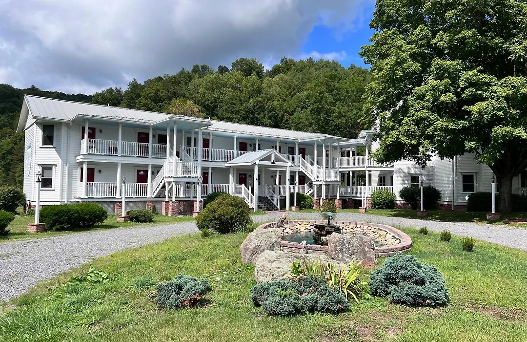 Mountain Quest Inn-1