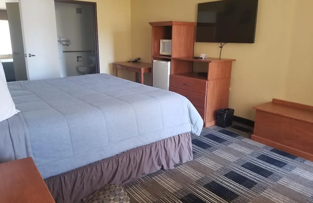 Oakridge Inn & Suites-1