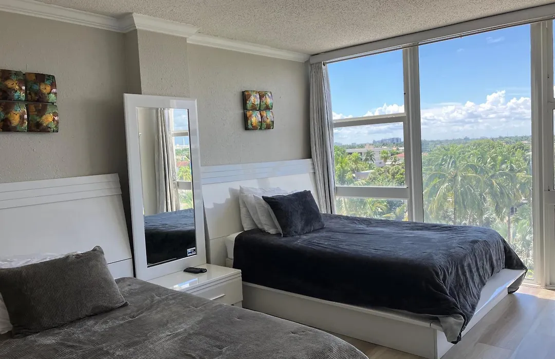 Oceanview Resort: Fort Lauderdale Beachfront Corner Suite-1