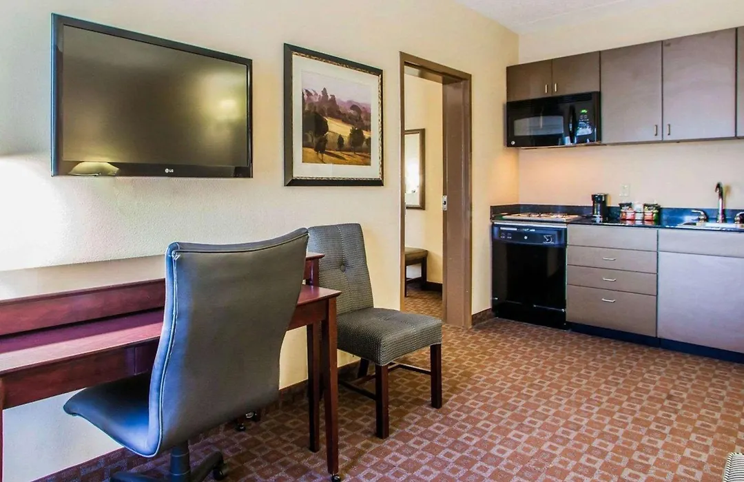 Quality Inn & Suites Peoria North-1