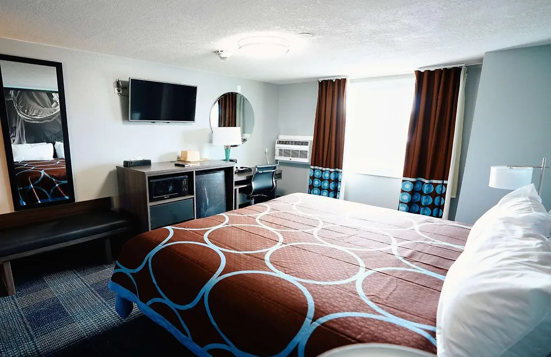 Super 8 By Wyndham Pueblo-1