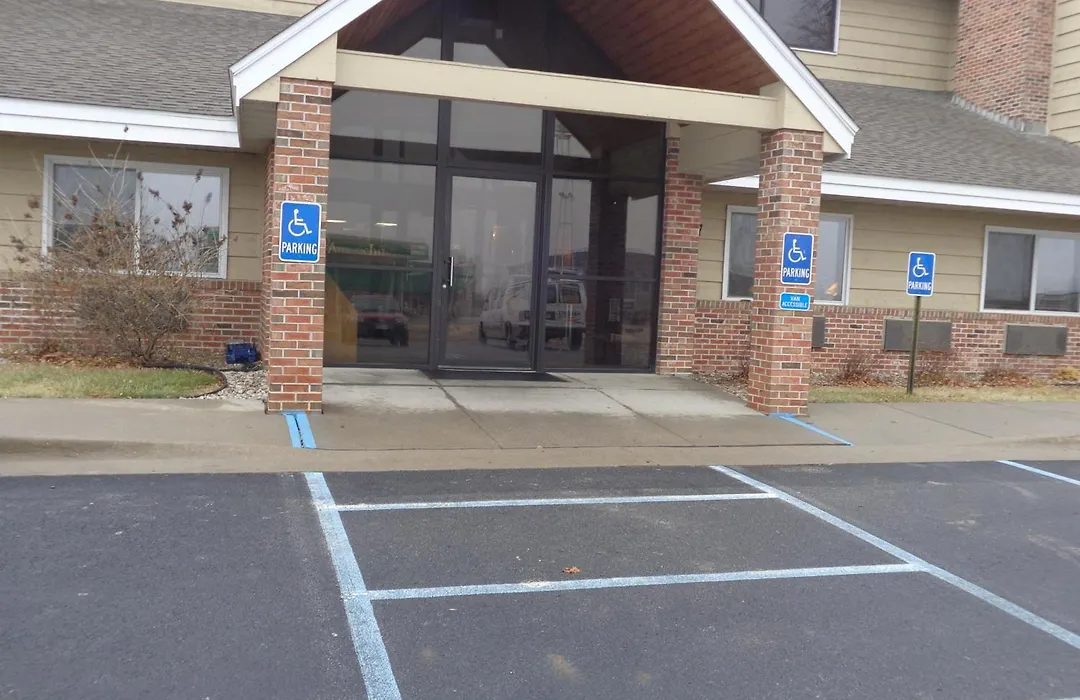 Americinn By Wyndham Coralville-1