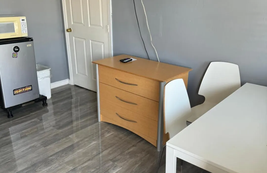 12 Ashworth Ave Suites-1