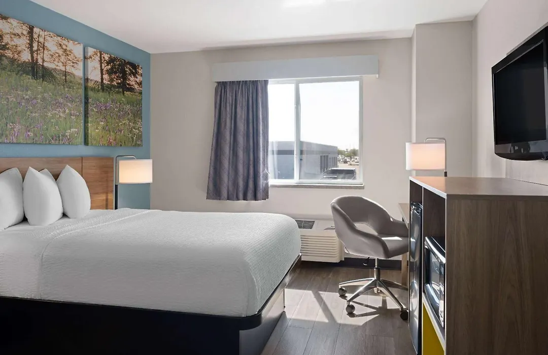 Days Inn By Wyndham Neenah-1