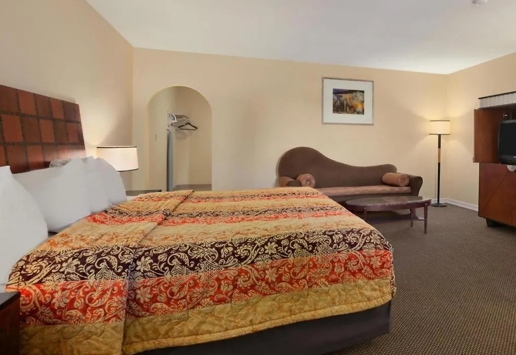 Travelodge By Wyndham Clovis-1