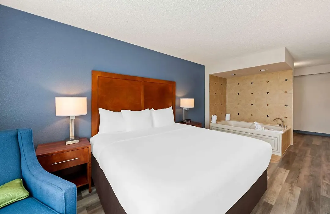 Comfort Inn & Suites Omaha Central-1