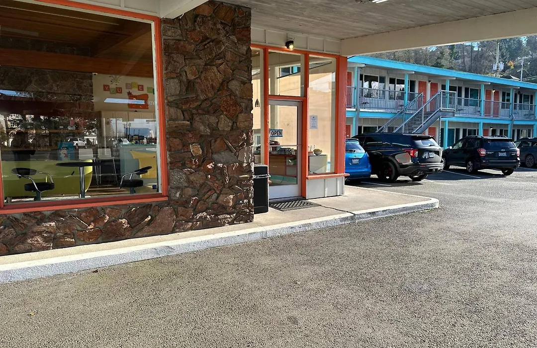 Atomic Motel-1