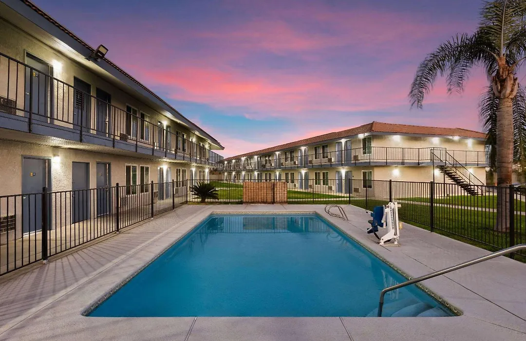 Days-Inn By Wyndham Bakersfield-1