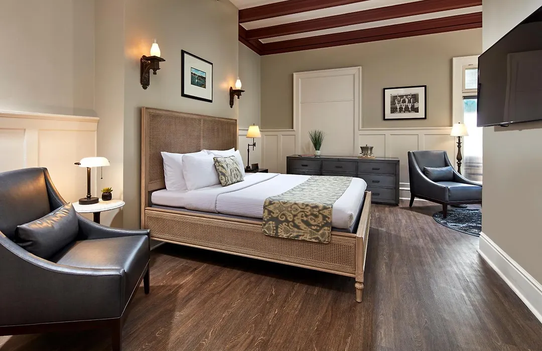 Glorietta Bay Inn-1