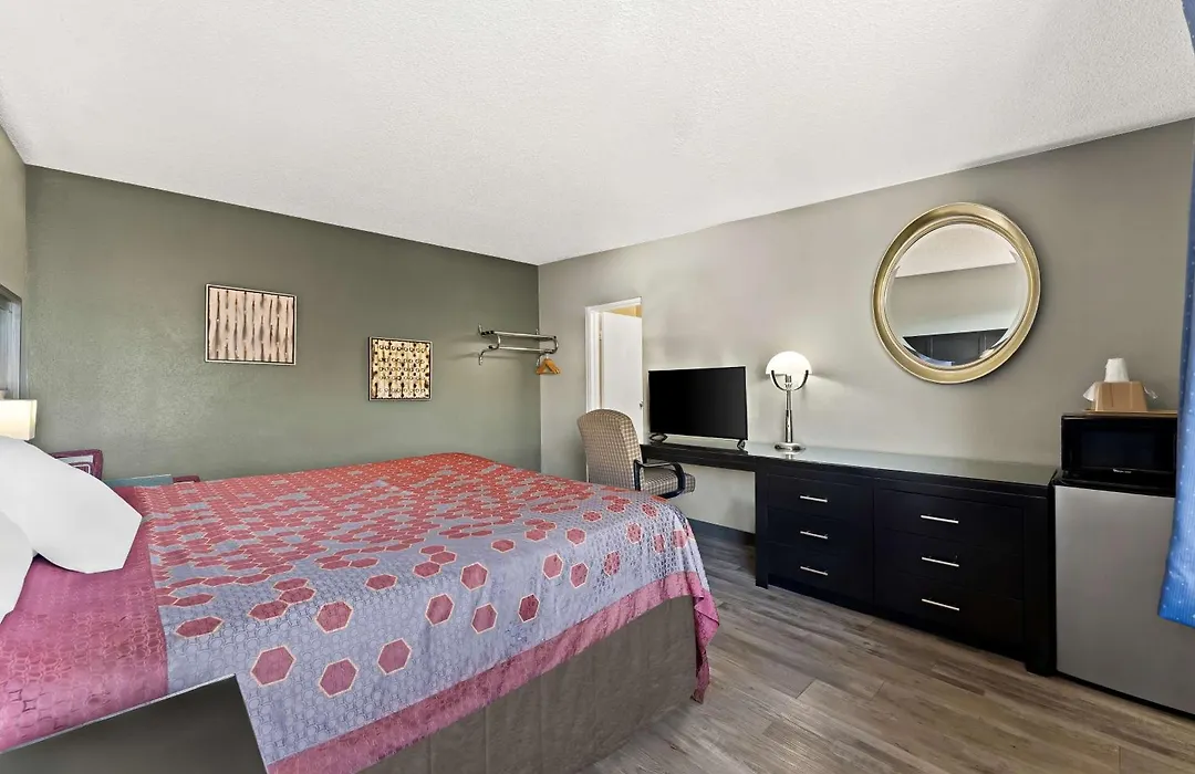 Knights Inn Montgomeryville-1