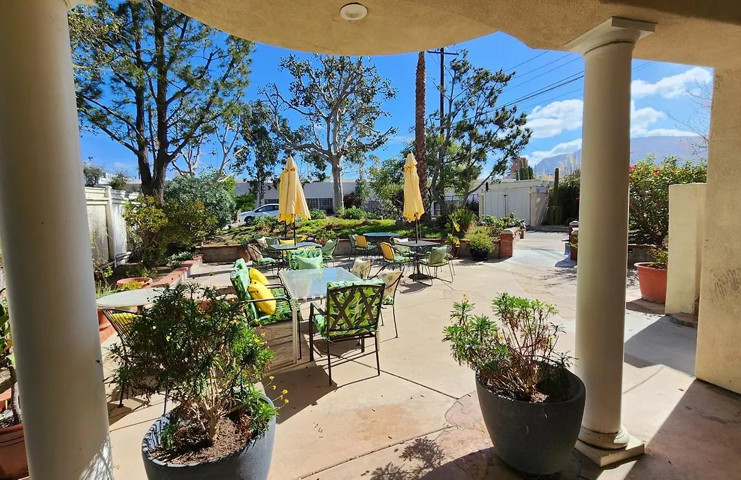 Santa Paula Inn-1