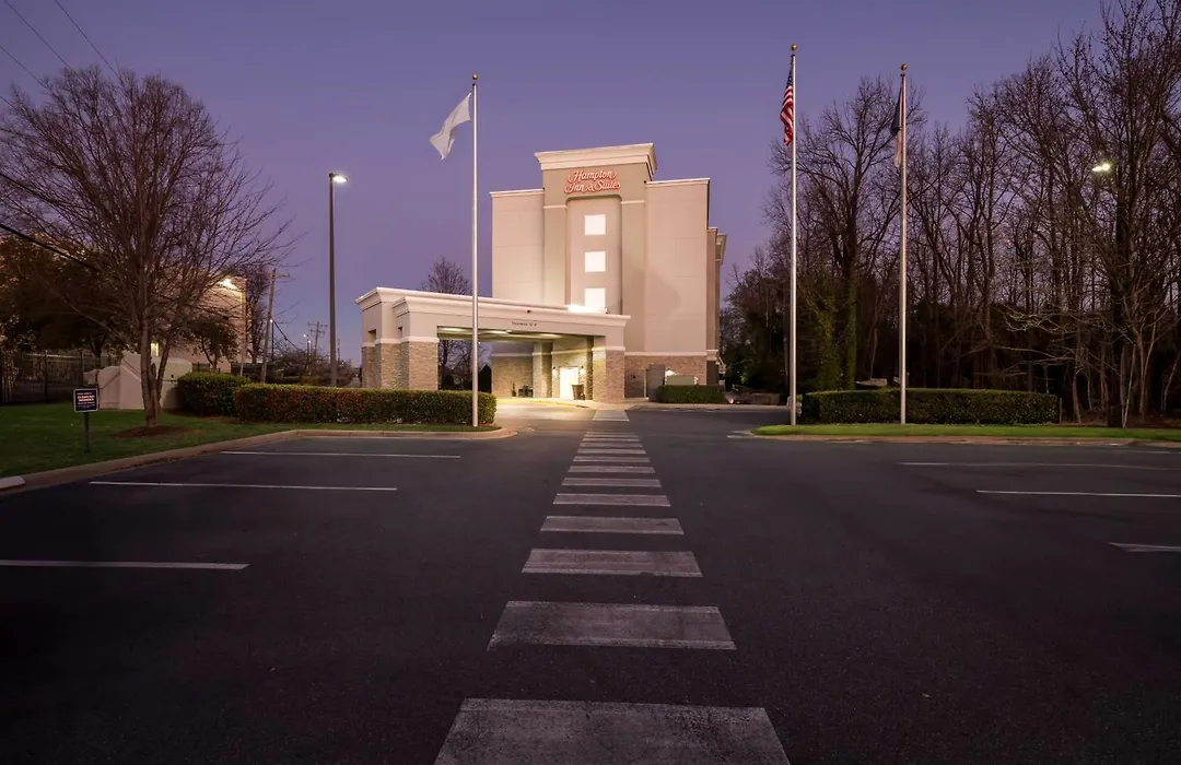 Hampton Inn & Suites Charlotte-Airport-1