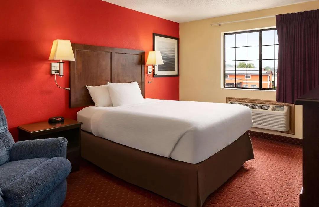 Baymont By Wyndham Cedar Rapids-1