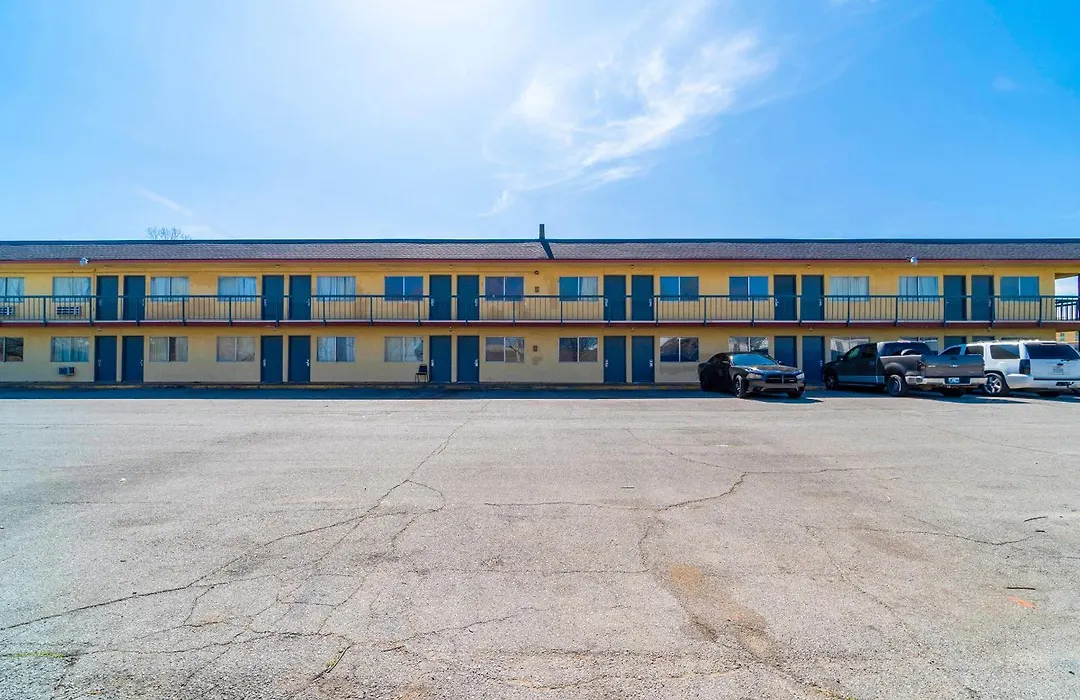Castle Inn & Suites By Oyo Chickasha-1