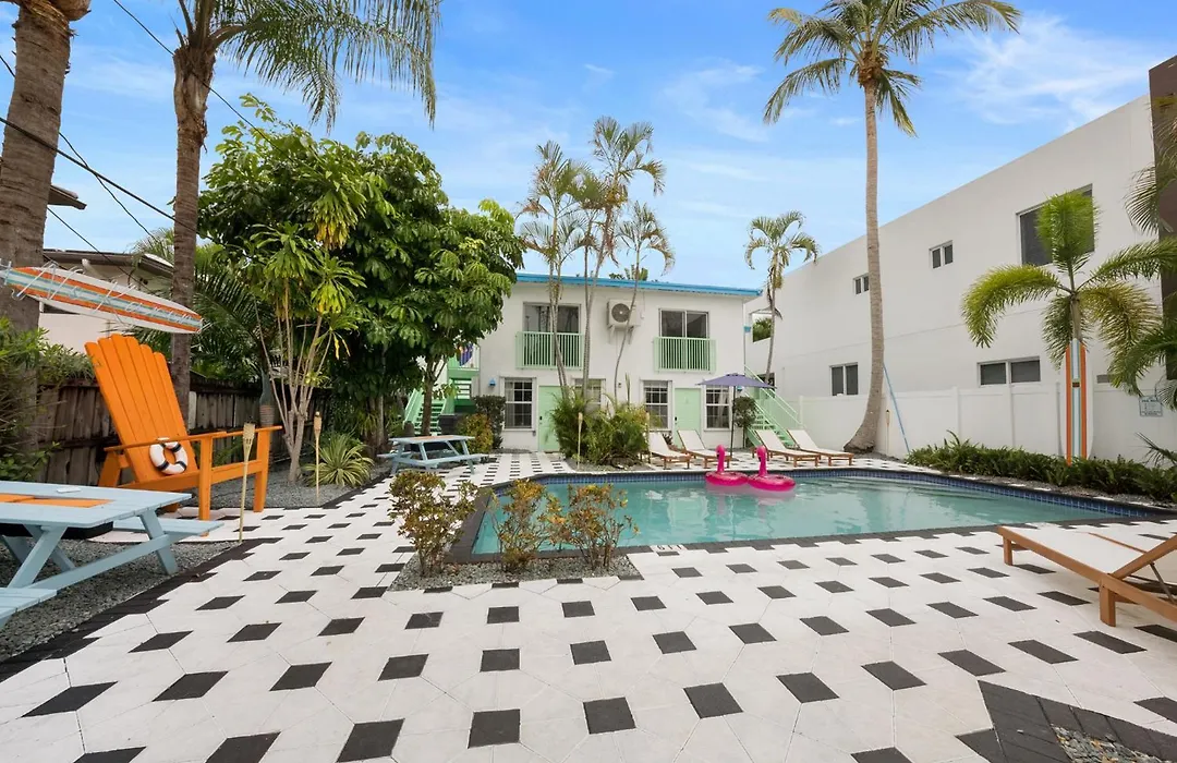 Las Olas Guest House-1