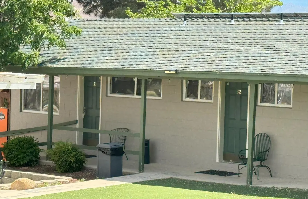 Lakeshore Lodge-1