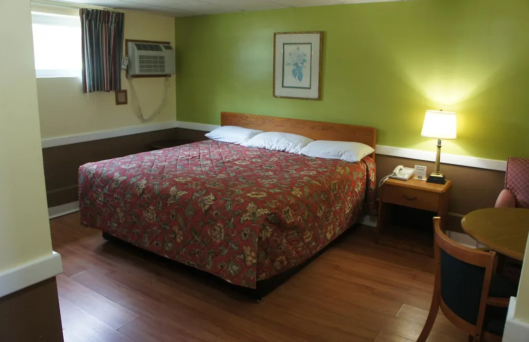 Royal Inn Motel-1