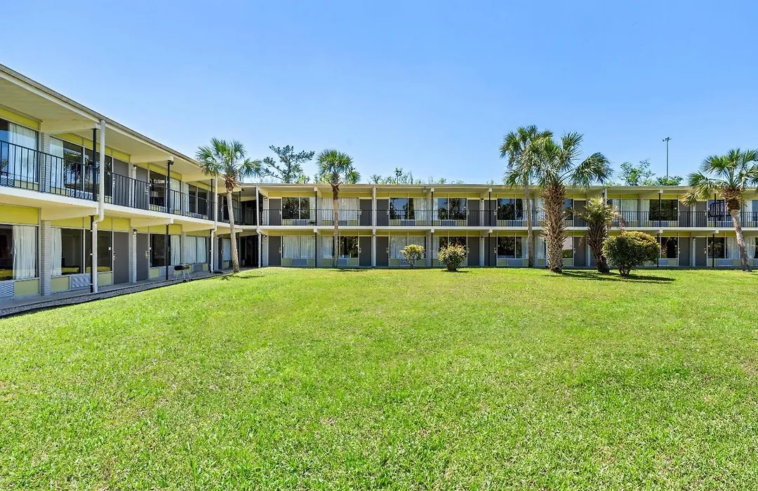 Econo Lodge Jennings-1