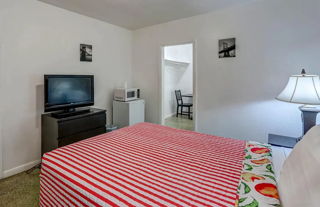 Green Seas Motel-1