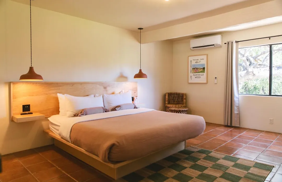 Hummingbird Inn-1