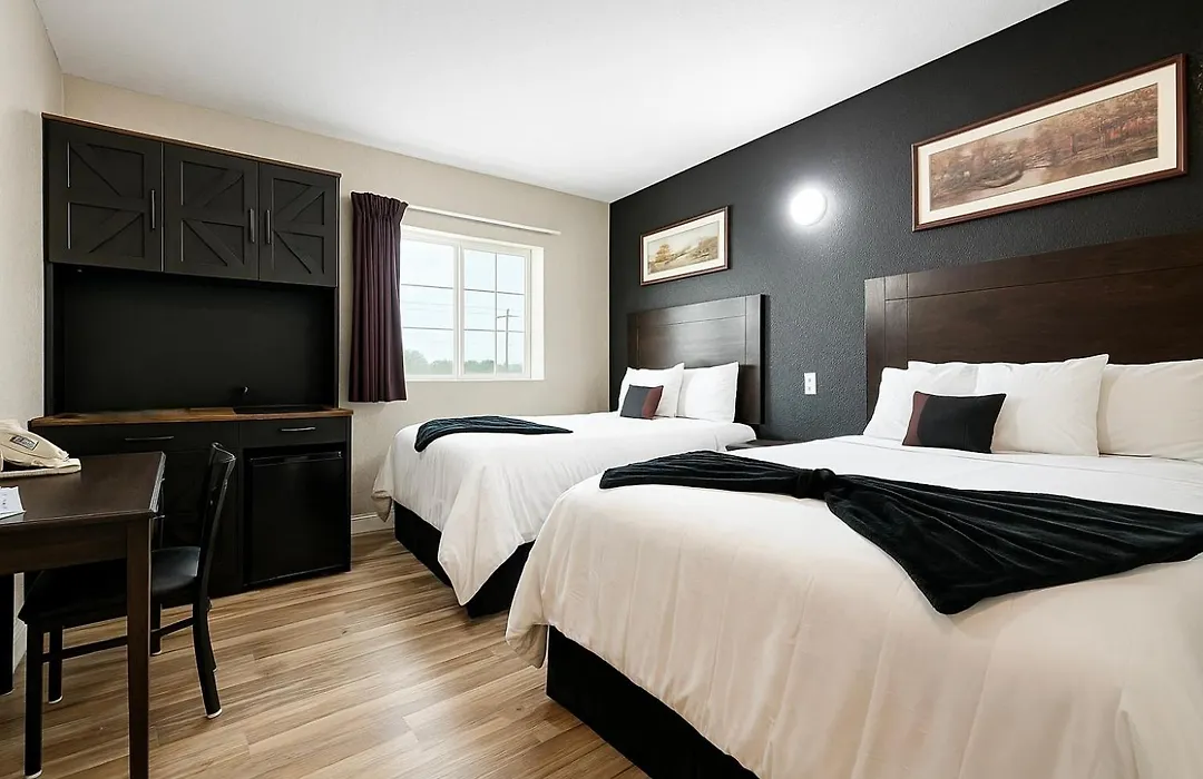 Hotel Dilley Grand-1