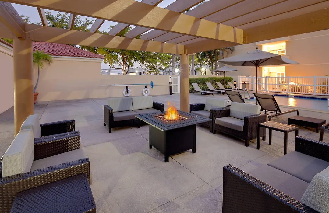 Courtyard By Marriott Fort Lauderdale North/Cypress Creek-1