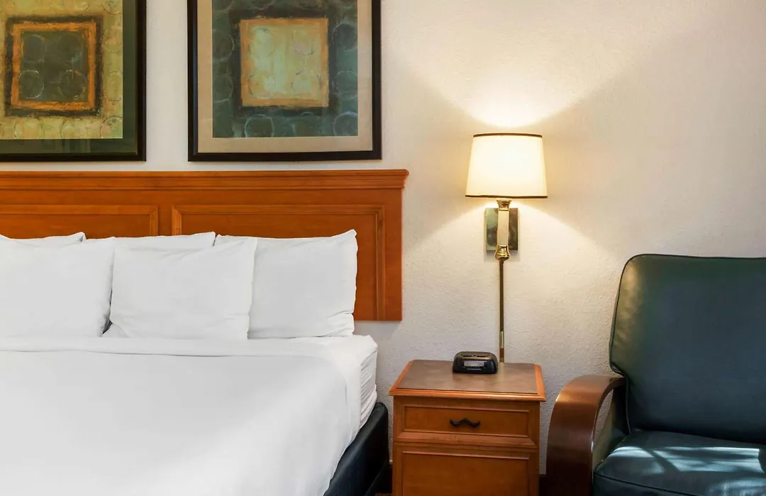 La Quinta Inn By Wyndham Bossier City-1