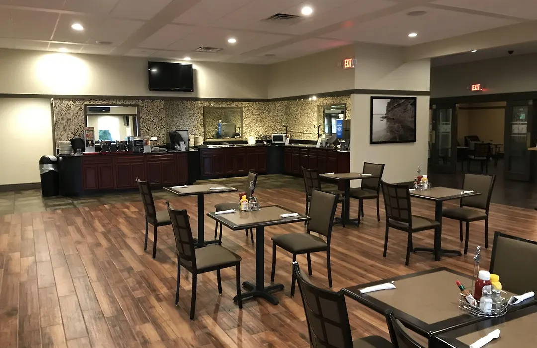 Best Western Plus Milwaukee Airport Hotel & Conference Center-1