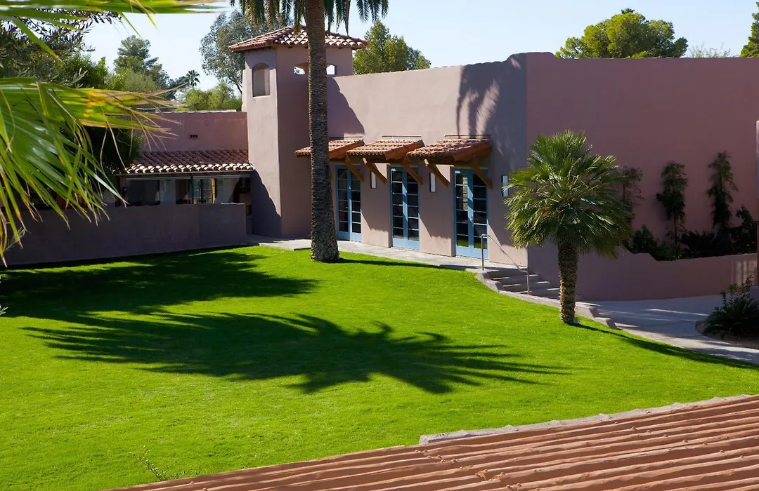 Lodge On The Desert-1
