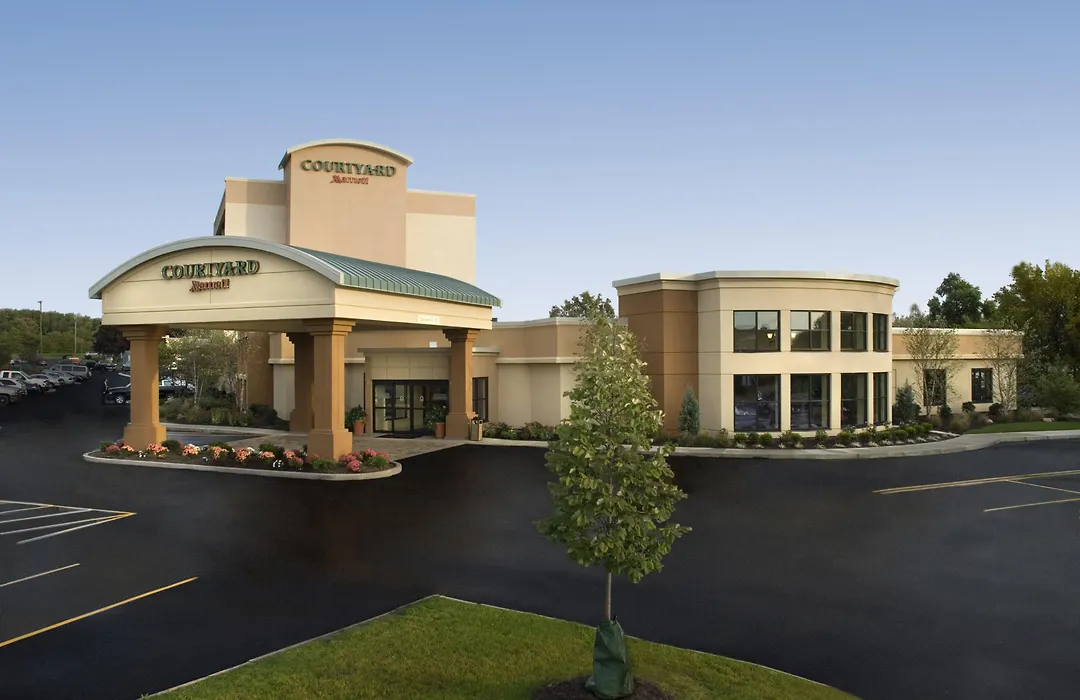 Courtyard By Marriott Canton-1