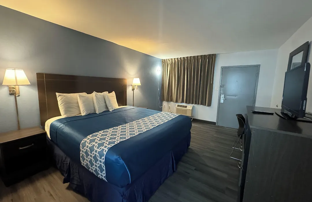Econo Lodge University-1
