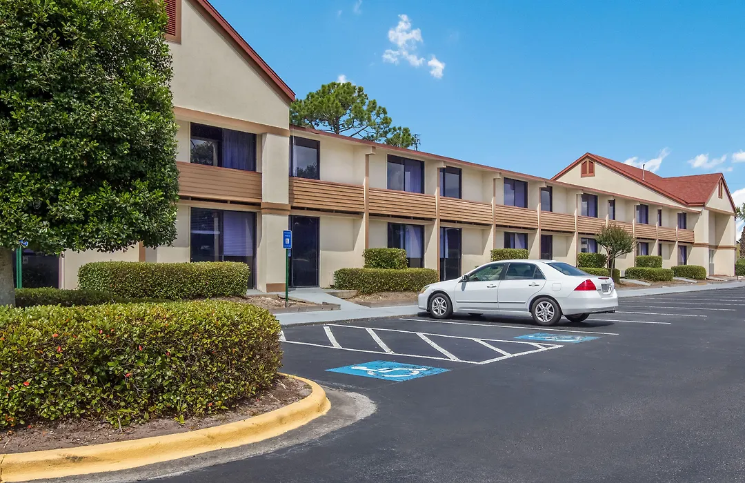Red Roof Inn & Suites Brunswick I-95-1