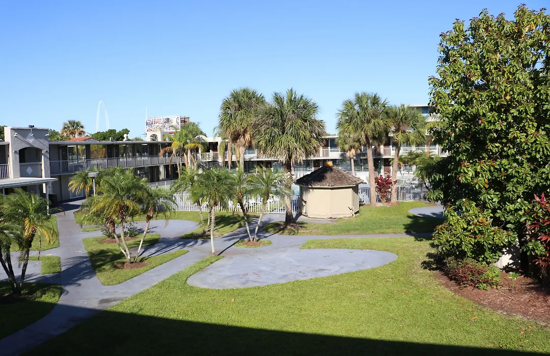 Howard Johnson By Wyndham Orlando-International Drive-1