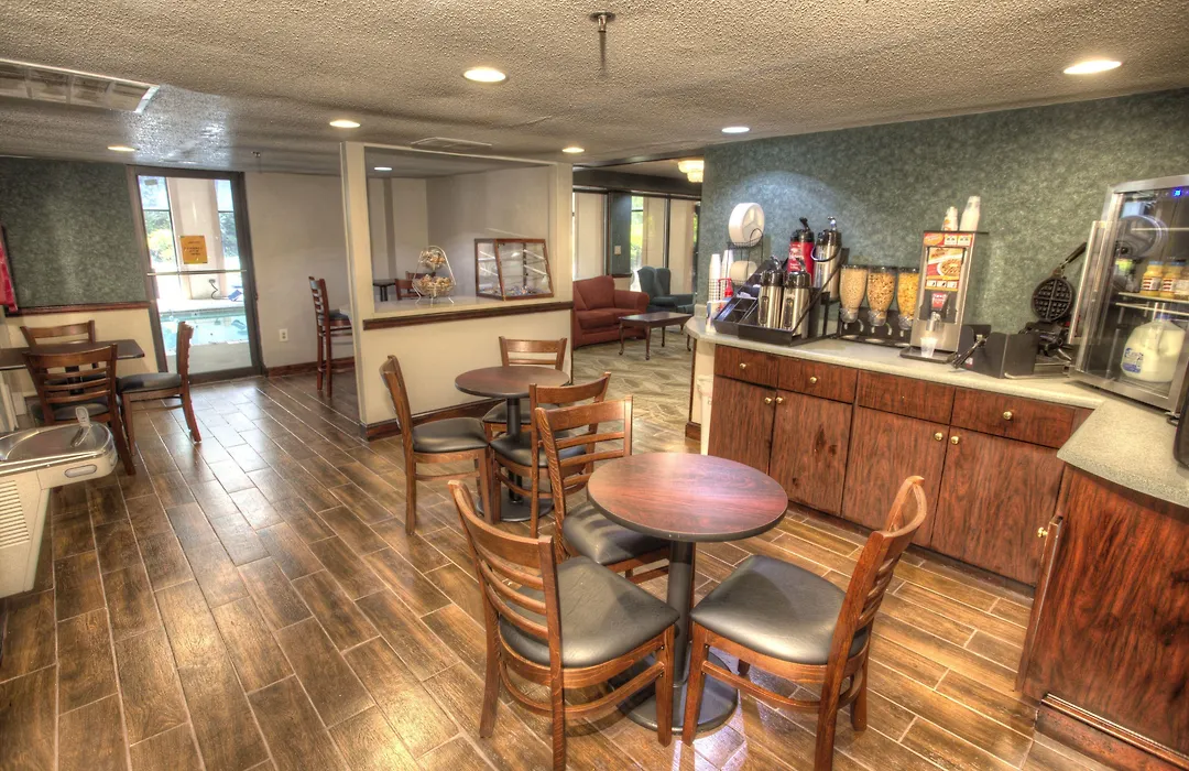Econo Lodge Helen-1