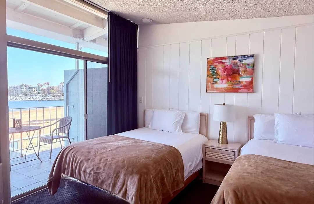 Foghorn Harbor Inn-1