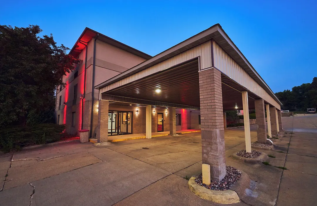 Econo Lodge Maquoketa-1