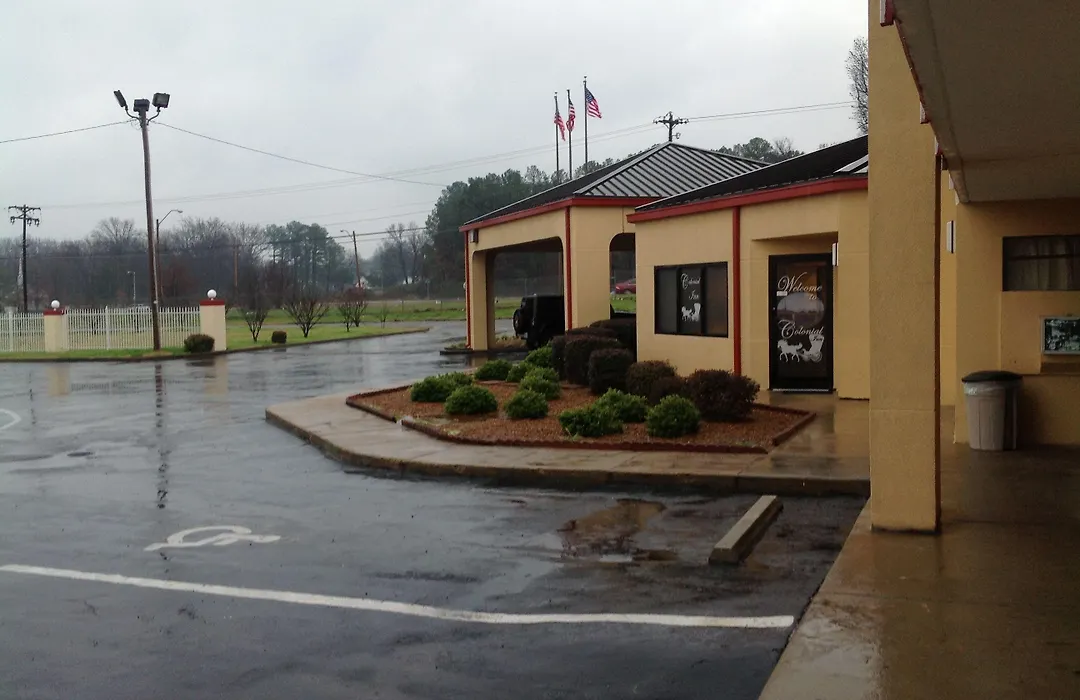 Colonial Inn And Suites - Memphis-1