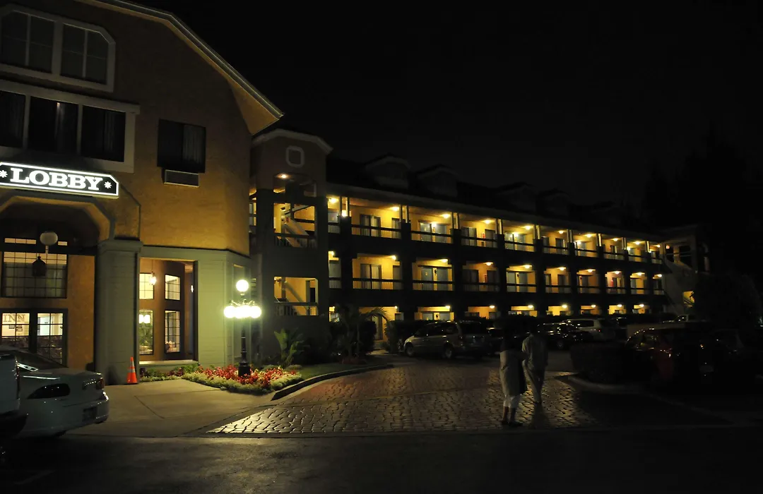 Oak Tree Inn-1