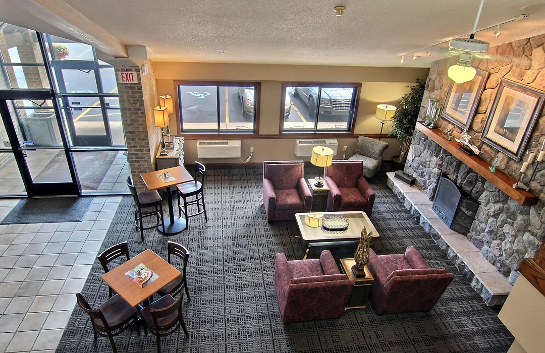 Blossom Hotel & Suites Traverse City-1
