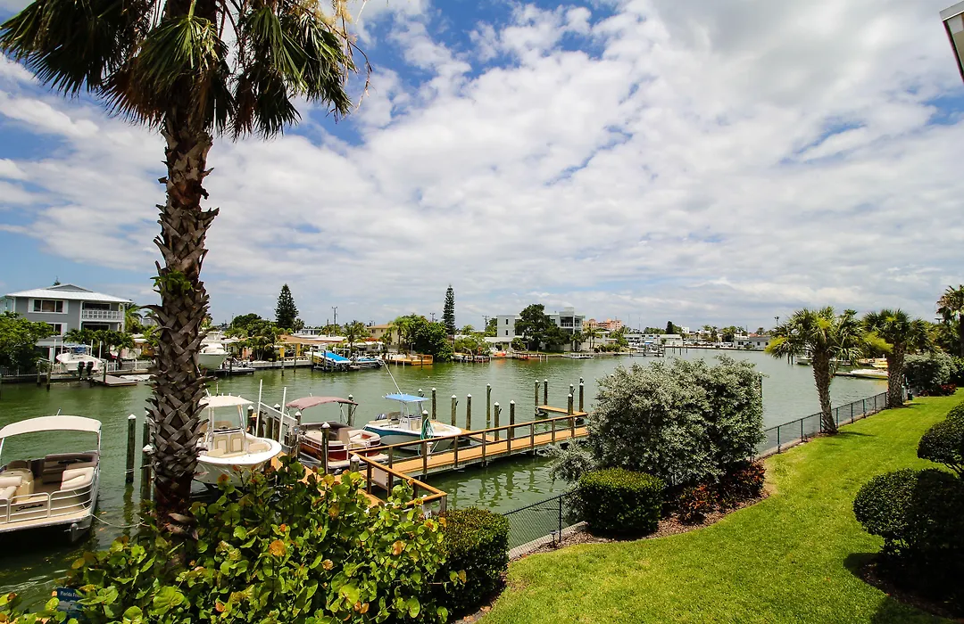 Treasure Island Hotel And Marina-1