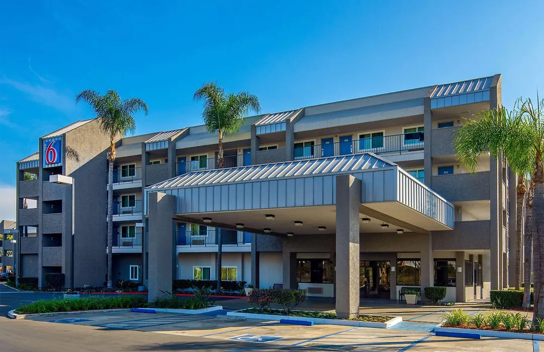 Motel 6-Anaheim, Ca - Maingate-1