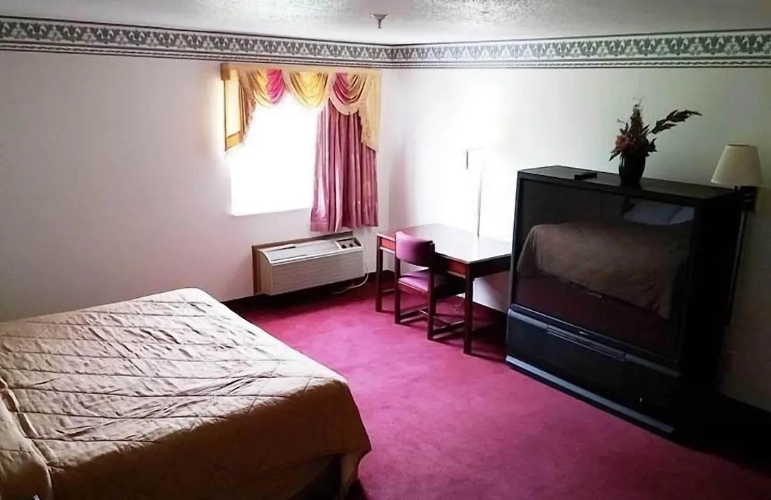 Economy Inn Seymour-1