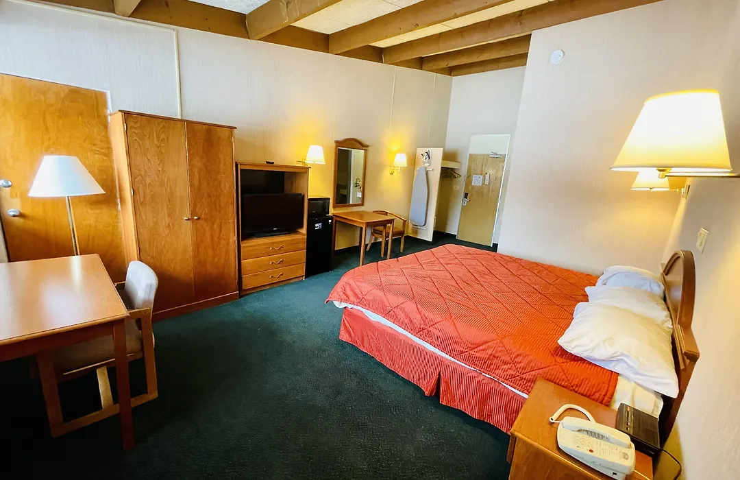 Knights Inn Liberty-1