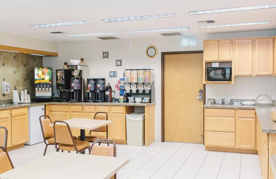 Lavissh Inn And Suites-1