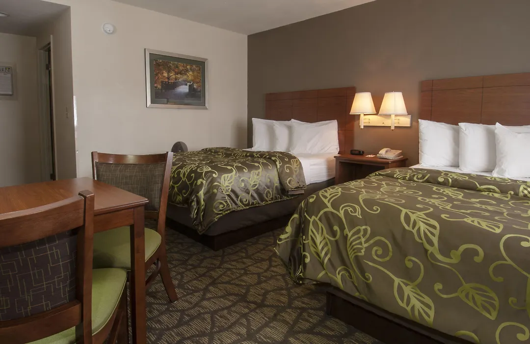 Econo Lodge Cherokee Near Island Park-1