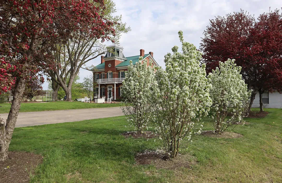 Cloran Mansion Bed & Breakfast-1