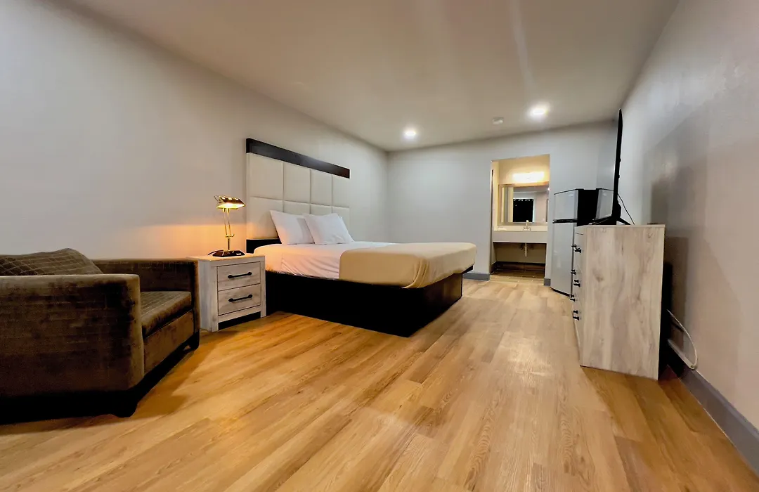 Travelodge By Wyndham Tulsa-1